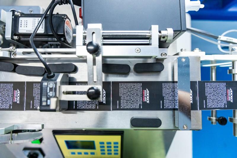 Die cutting and creasing station