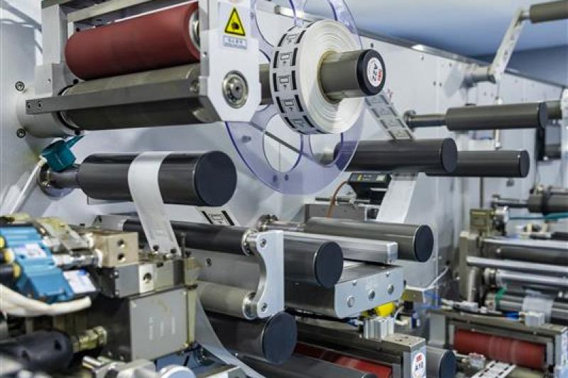 Heat sealing and bag closing machine